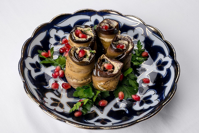 Рулетики из баклажанов с грецкими орехами