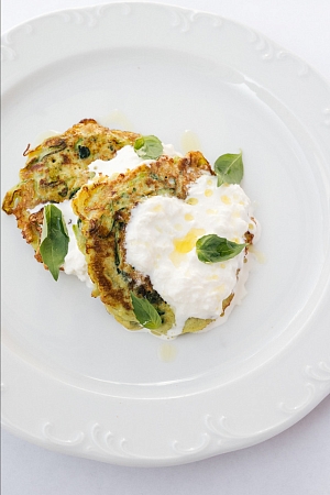 Оладьи из цукини с сыром страчателла