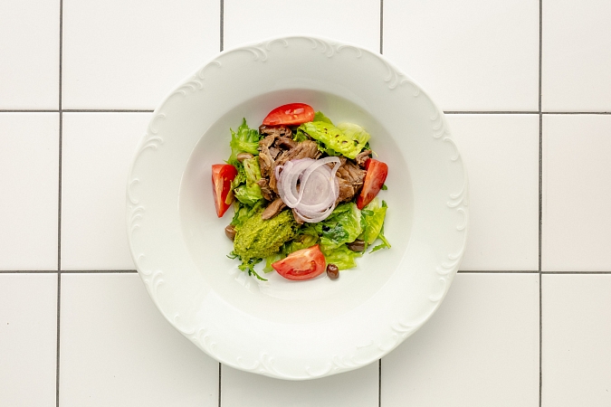 Теплый салат с телятиной