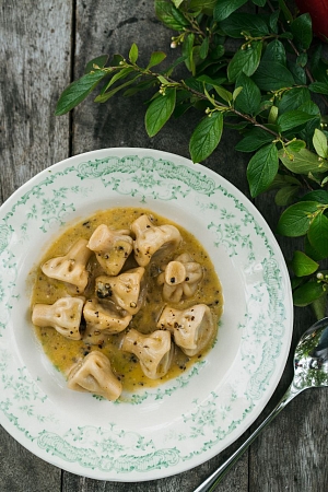 Мини-хинкали в перечном соусе