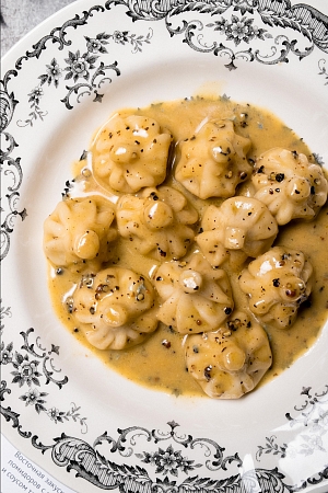 Мини-хинкали в перечном соусе