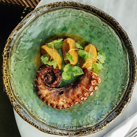 Осьминог с ндуйя и бататом