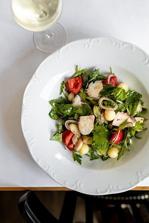 Cалат с осьминогом