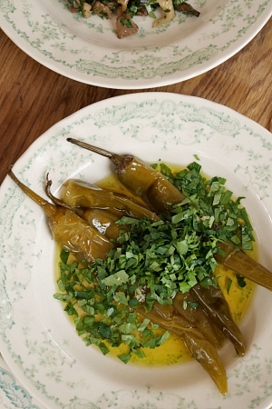 Острые перчики, замаринованные по-домашнему