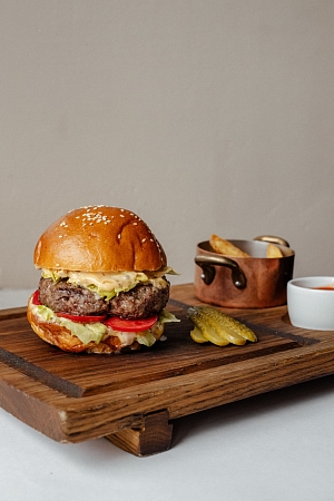 Фирменный бургер "Пробка"