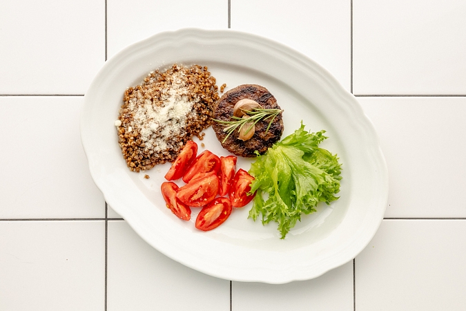 Рубленый стейк по-деревенски