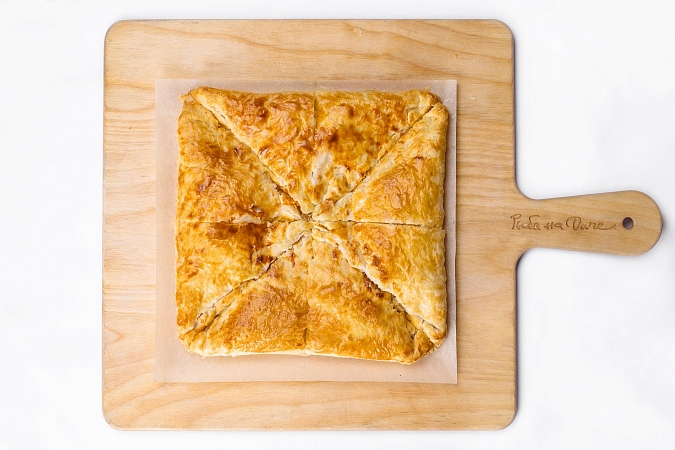 Пеновани, слоеный хачапури с сыром