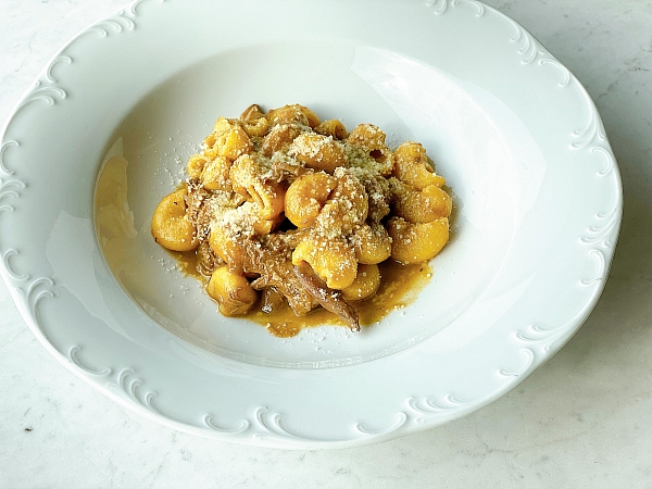 Макарончини с рагу из утки