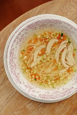 Куриный суп с домашней лапшой