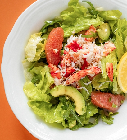 С камчатским крабом, авокадо и грейпфрутом