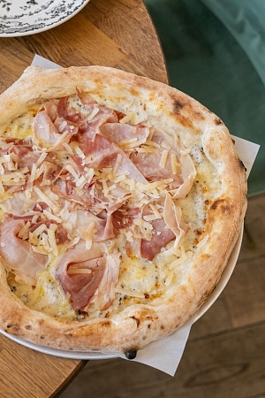 Пицца с прошутто котто