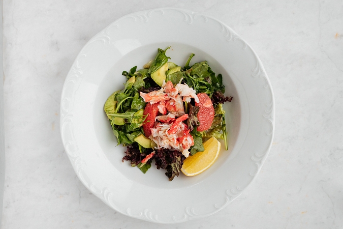 Салат с камчатским крабом и грейпфрутом