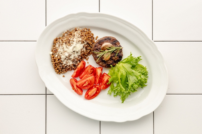 Рубленый стейк по-деревенски