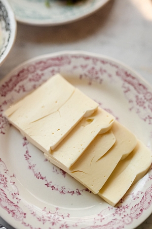 Молочный сыр сулугуни