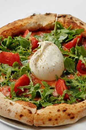 Пицца с бурратой