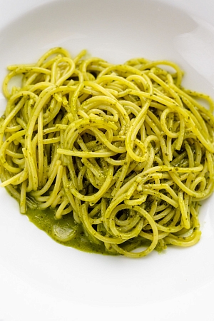 Лингвини с соусом песто