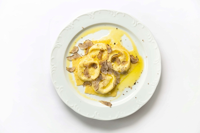 Тортелли с бурратой и черным трюфелем